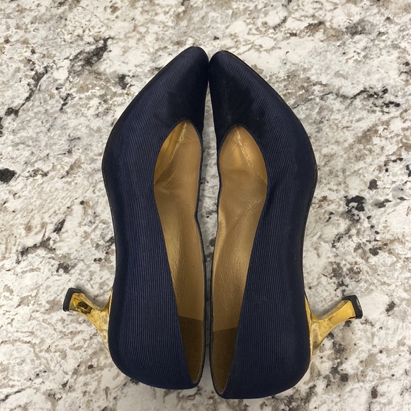 Stuart Weitzman Vintage Pumps - Picture 7 of 11